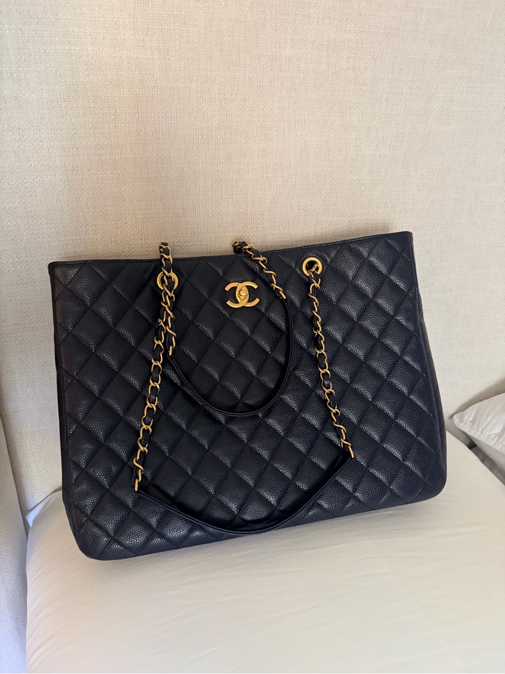 CHANEL Caviar Quilted Large CC Shopping
Tote Navy - Picture 3 of 9